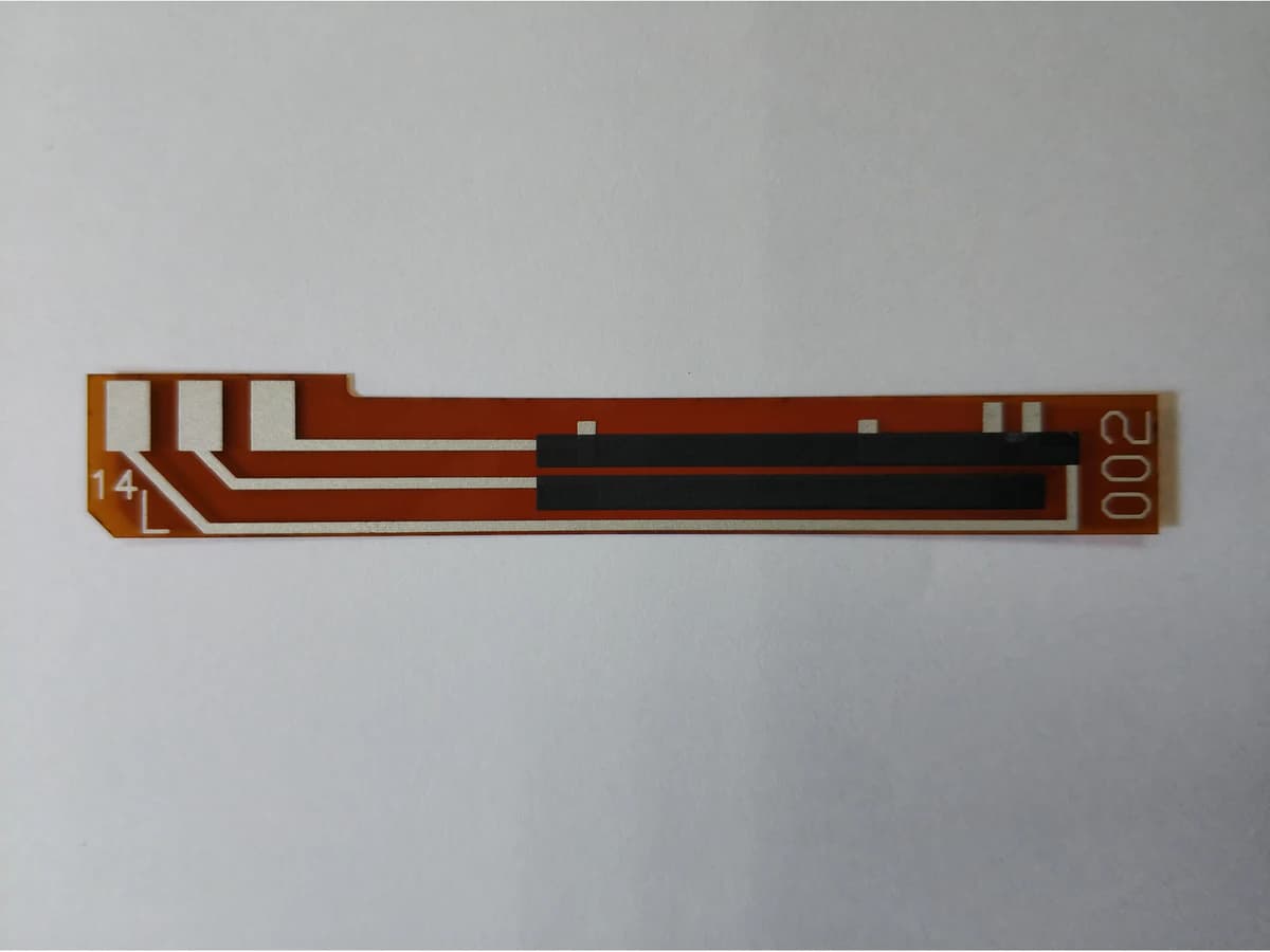Real flexible linear position-sensor circuit with long printed tracks and terminal region