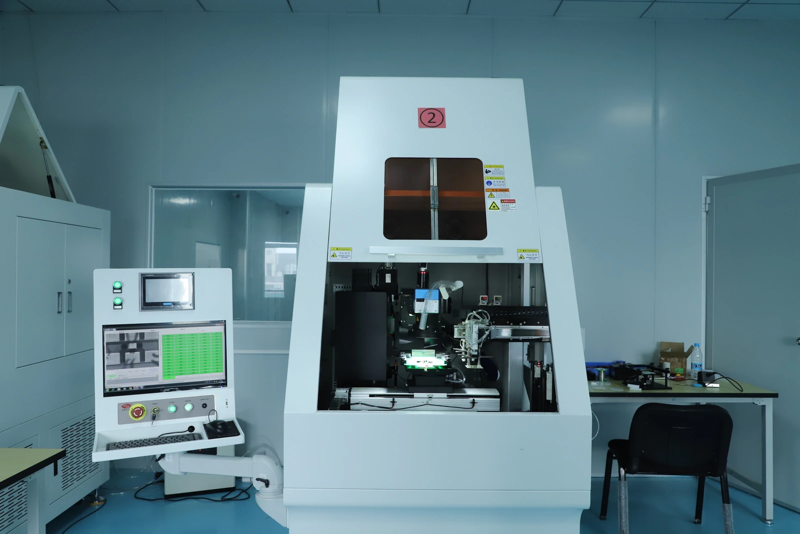 Laser-processing equipment: the trim operation is followed by measurements at defined stabilization intervals.