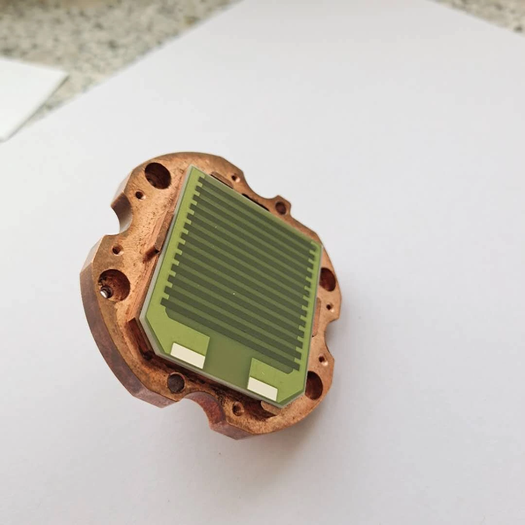 The perimeter of an element-to-metal mounting arrangement, where contact pressure must avoid concentrated edge loading.