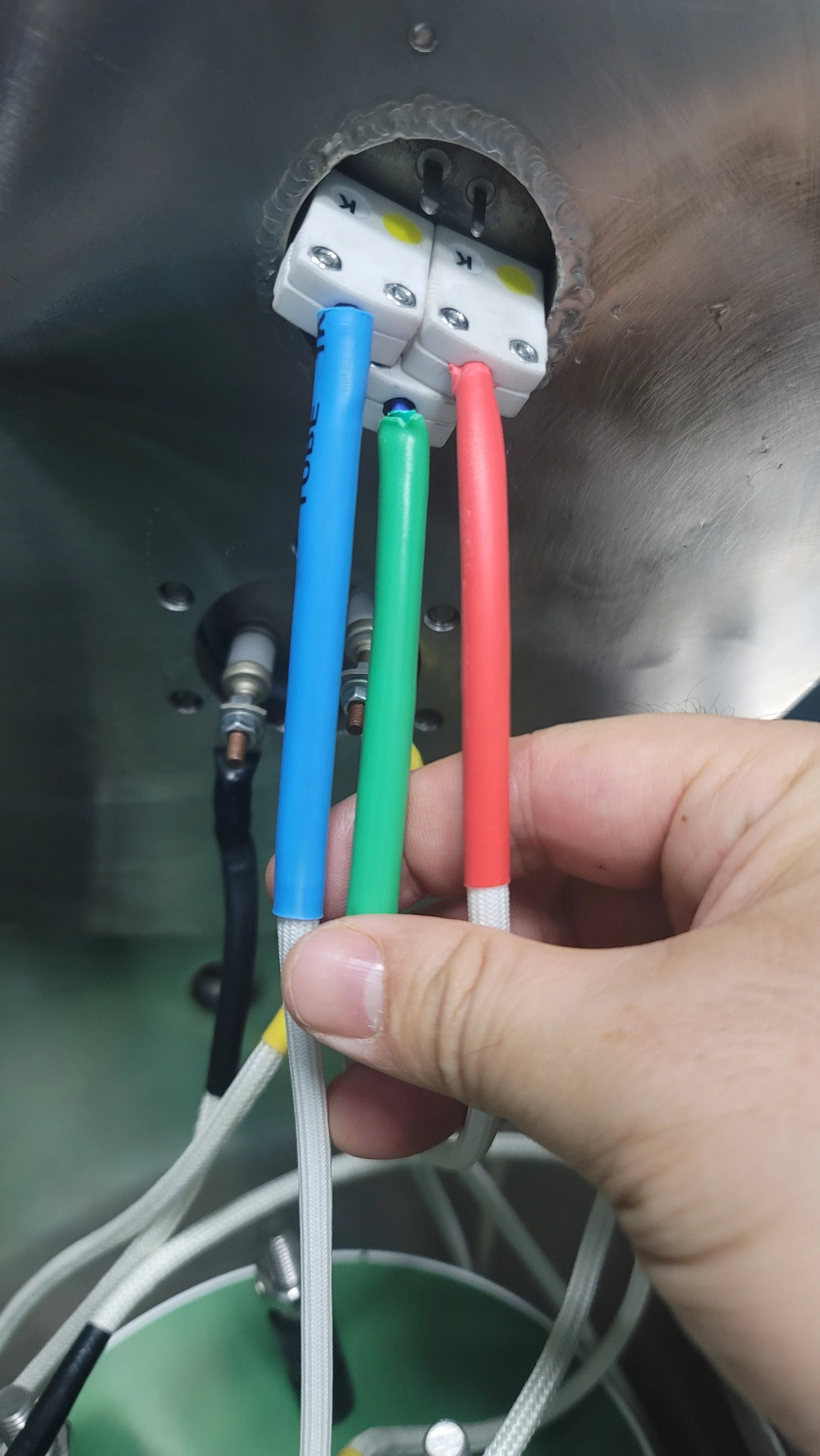 Heater leads and terminal interfaces in an assembled unit. Cable routing must avoid transferring strain into the joint.