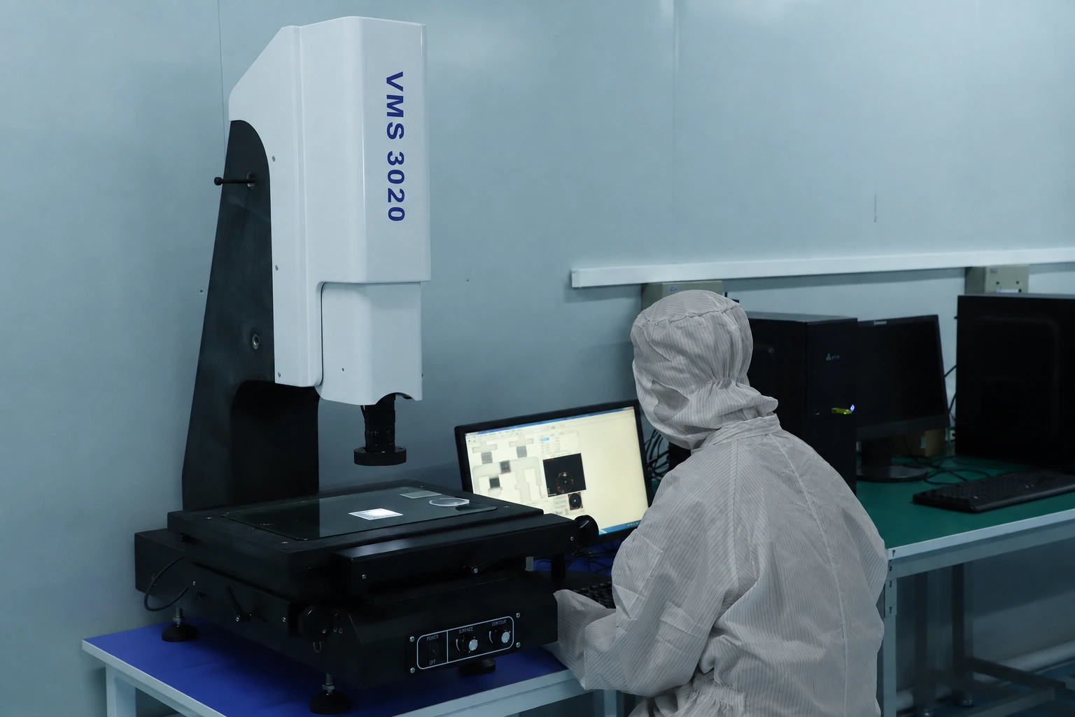 Optical measurement of ceramic features. A usable inspection plan starts with accessible edges and an unambiguous datum.