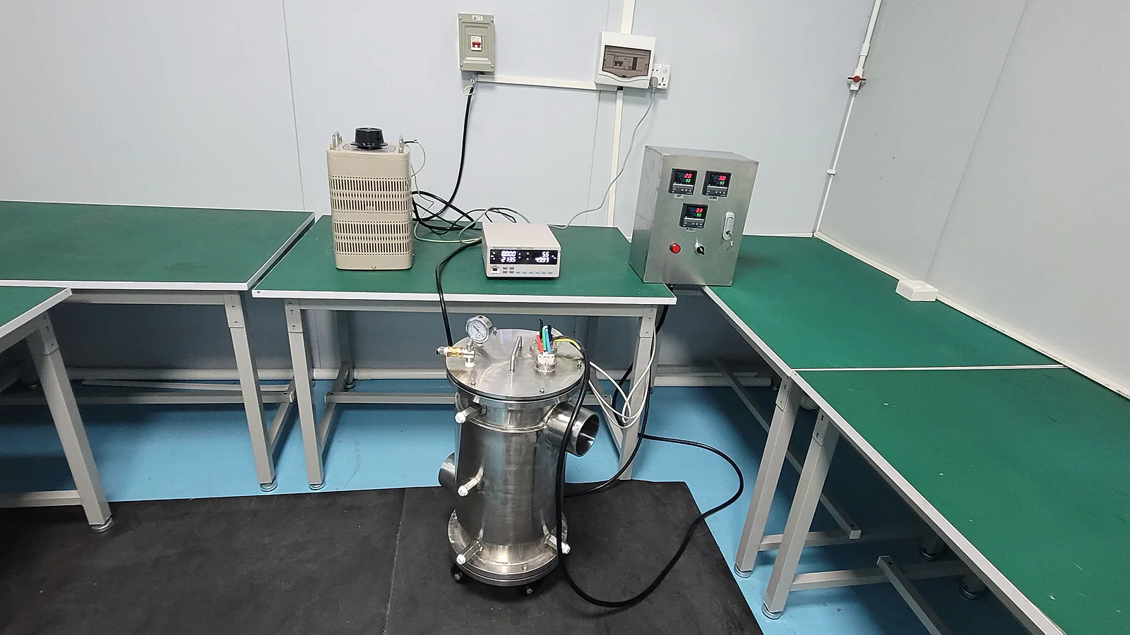 Actual company heater test laboratory with electrical measurement equipment and a thermal test arrangement